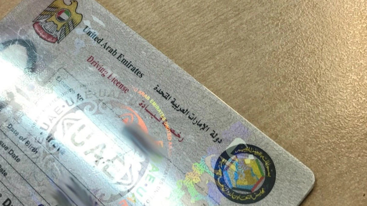 دبي تُطلق خدمة فورية لإصدار رخصة القيادة الدولية بسعر إقتصادي