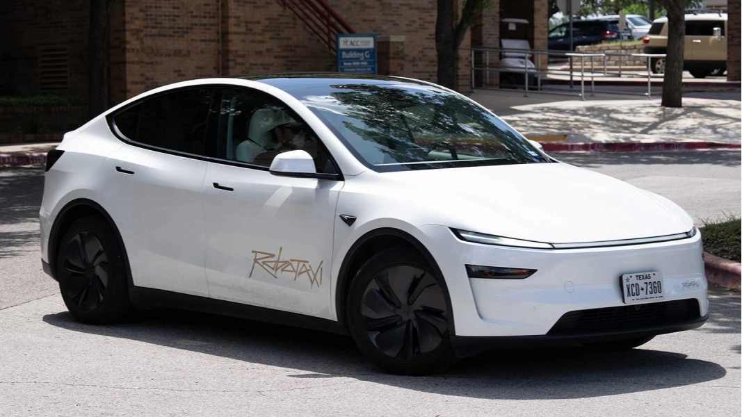 Lumo Launches Autonomous Luxury Robotaxi Fleet in Abu Dhabi