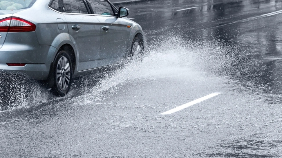 Traffic Violations Drivers Must Avoid During Rainy Weather in Dubai