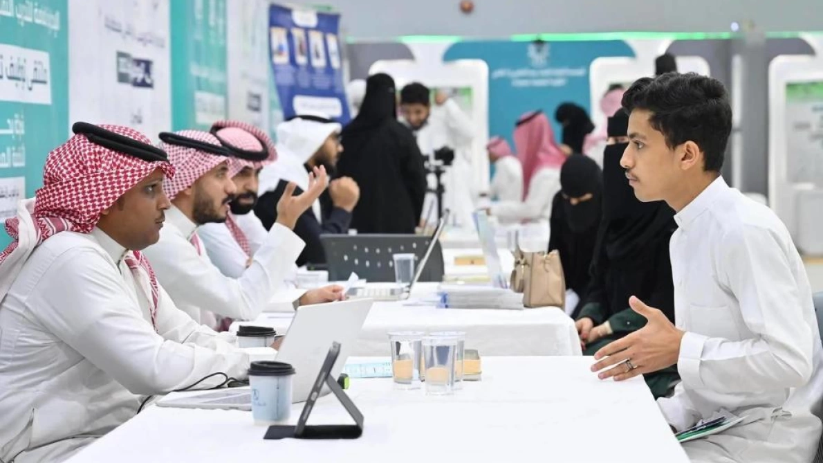 تراجع البطالة بين السعوديين إلى 7.1% يقترب من مستهدفات رؤية 2030