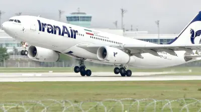 طائرة تحلق في السماء