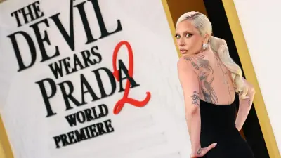 ليدي غاغا بفستان أسود يكشف وشومها في نيويورك