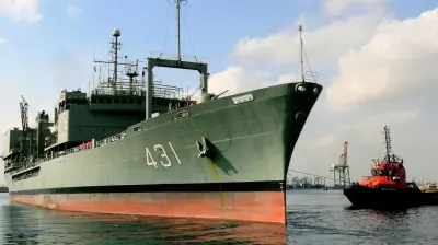 أحد السفن الإيرانية الحربية