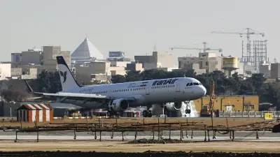 طائرة إيرانية في مطار الإمام الخميني بطهران