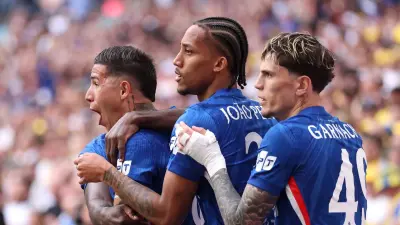 لاعبو تشيلسي يحتفلون بالفوز