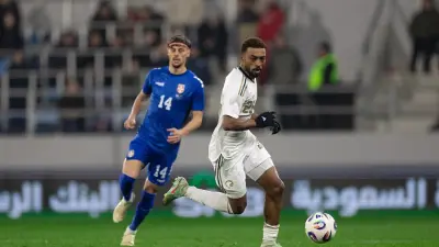 لاعبو المنتخب السعودي لكرة القدم أثناء التدريب