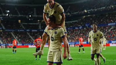 لاعبي برشلونة يحتفلون بالفوز خلال مباراة ضد أوساسونا