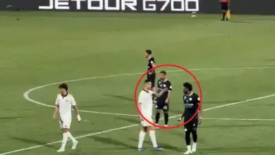 كريستيانو رونالدو وعلي البليهي خلال مباراة كرة قدم