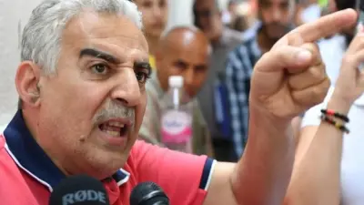 صورة لزياد الهاني أثناء حديثه للصحافة