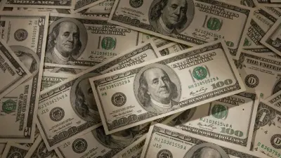 أوراق نقدية أمريكية ومؤشر سوق الأسهم.