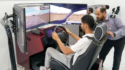 سيارة حديثة تظهر تقنيات القيادة الذكية