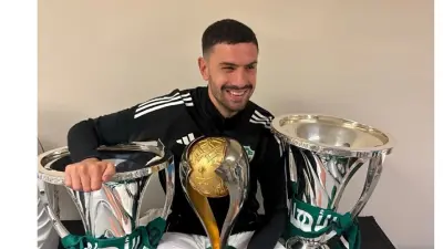 ميريح ديميرال بجانب كؤوس النادي الأهلي