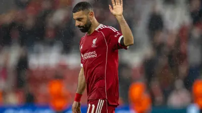 محمد صلاح بقميص ليفربول الجديد الذي يحمل اسمه ورقمه