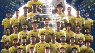 لاعبو نادي النصر يحتفلون بالتتويج بلقب الدوري السعودي