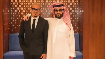 تركي آل الشيخ مع عمرو دياب خلال عرض فيلم