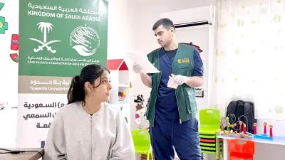 أطباء يعملون على زراعة القوقعة وإعادة تأهيل السمع للمرضى