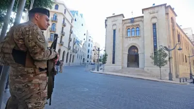 صورة توضح العلمين اللبناني والسوري