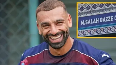 واجهة مسجد مكتوب عليها اسم محمد صلاح