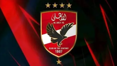 أشرف بن شرقي وكريم الدبيس لاعبا النادي الأهلي