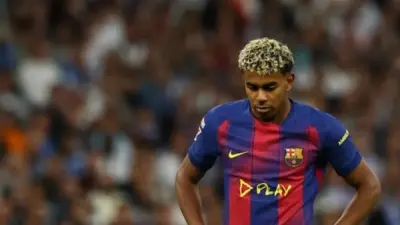 لامين يامال لاعب برشلونة