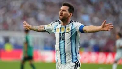 ليونيل ميسي في سياق مباراة وداعه مع منتخب الأرجنتين