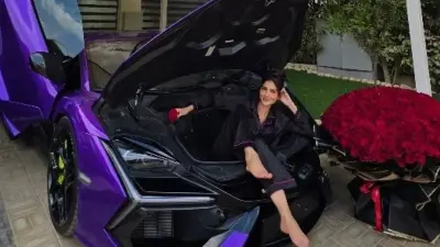 محمد سامي يهدي مي عمر سيارة لامبورجيني فارهة