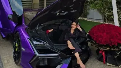 سيارة لامبورجيني ريفويلتو في سياق هدية عيد ميلاد مي عمر