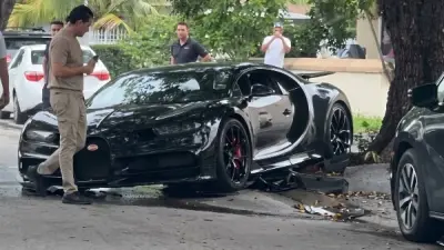 سيارة بوجاتي شيرون متضررة بعد حادث في مقاطعة ميامي-ديد