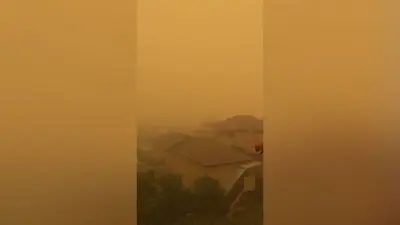 ضباب برتقالي كثيف في أجزاء من إندونيسيا بسبب حرائق الغابات