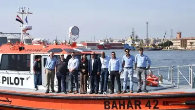 تطوير لنشات الإرشاد والوحدات البحرية المتخصصة