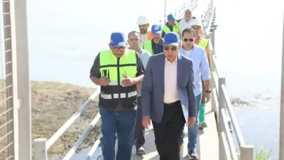محافظ المنيا خلال تفقد محطة مياه عزبة بشرى في سمالوط