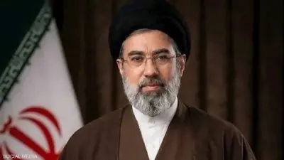 مجتبى خامنئي ومحسن رضائي في سياق لقاء تناول إدارة مضيق هرمز
