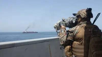 القيادة المركزية الأمريكية تنفي مزاعم مغادرة القوات الأمريكية مضيق هرمز
