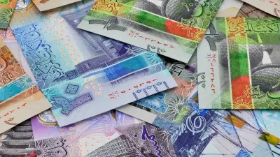 الدينار الكويتي في سياق متابعة أسعاره مقابل الجنيه المصري