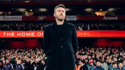 يوري تيليمانس ومايكل كاريك في سياق خبر مانشستر يونايتد