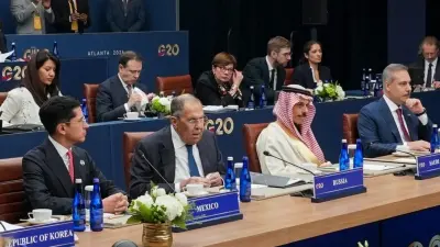 سيرغي لافروف وماركو روبيو في سياق اجتماع وزراء خارجية مجموعة العشرين
