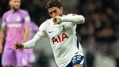 عمر مرموش خلال مشاركة توتنهام أمام كريستال بالاس في الدوري الإنجليزي