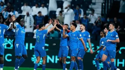 الهلال والفتح في مباراة ضمن دوري روشن السعودي