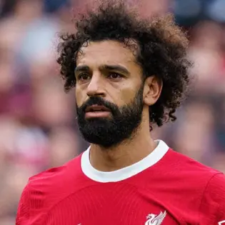 محمد صلاح - لاعب كرة قدم مصري