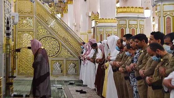 من يؤم المصلين فى صلاة تراويح اول يوم رمضان 2026 بالحرمين