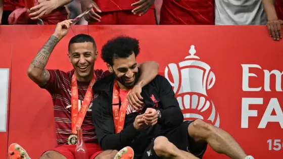 تياغو ألكانتارا يصف محمد صلاح بأسطورة ليفربول