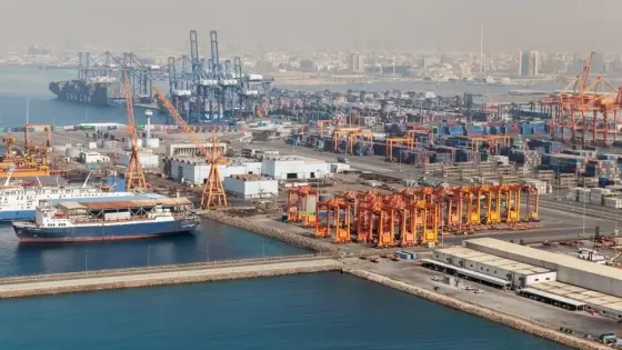 إطلاق خط شحن جديد يعزز حركة التجارة بميناء الملك فهد بينبع
