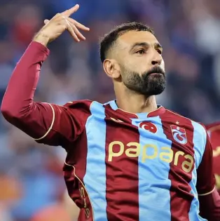 محمد صلاح - لاعب كرة قدم مصري