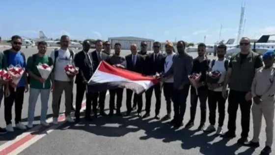 وصول البحارة المصريين إلى مقديشيو تمهيدًا لعودتهم إلى القاهرة
