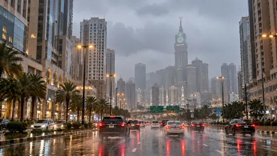 إنذارات حمراء وأمطار غزيرة وسيول وبَرَد على عدة مناطق