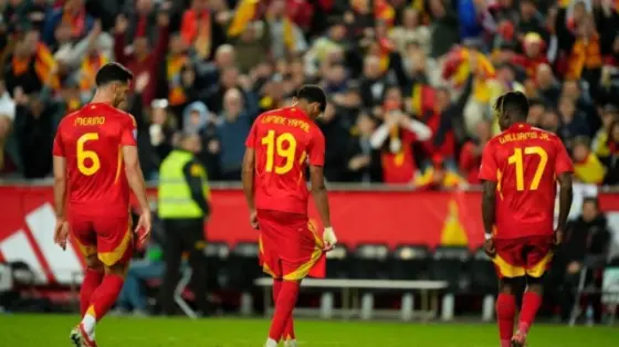 لامين يامال يرد على انتقادات فان در فارت بعبارة مثيرة