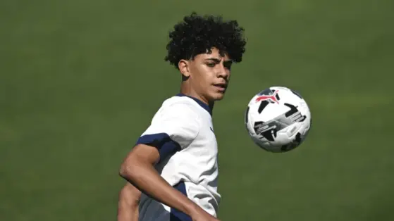 مقطع فيديو طريف يشعل السوشيال ميديا: نجل رونالدو يتحدث بالعربية