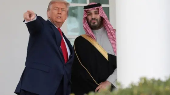 ترامب يدافع عن ولي العهد السعودي وينفي علمه بمقتل خاشقجي