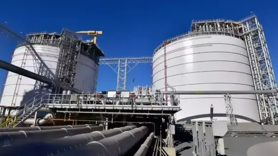 الدفاعات الخليجية تتصدى لأكبر هجوم إيراني بالمسيّرات والصواريخ على مصفاة الأحمدي بالكويت