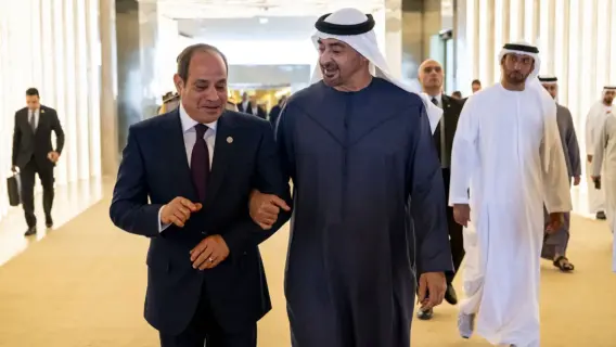 الرئيس السيسي والشيخ محمد بن زايد خلال اجتماع رسمي